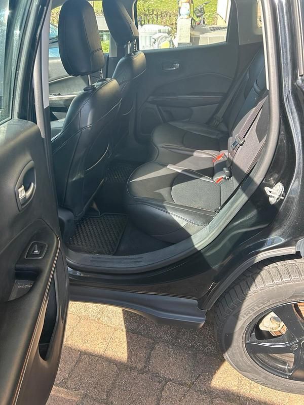 Gebraucht Jeep Compass 140 PS (102 kW) 2019 Schwarz SUV