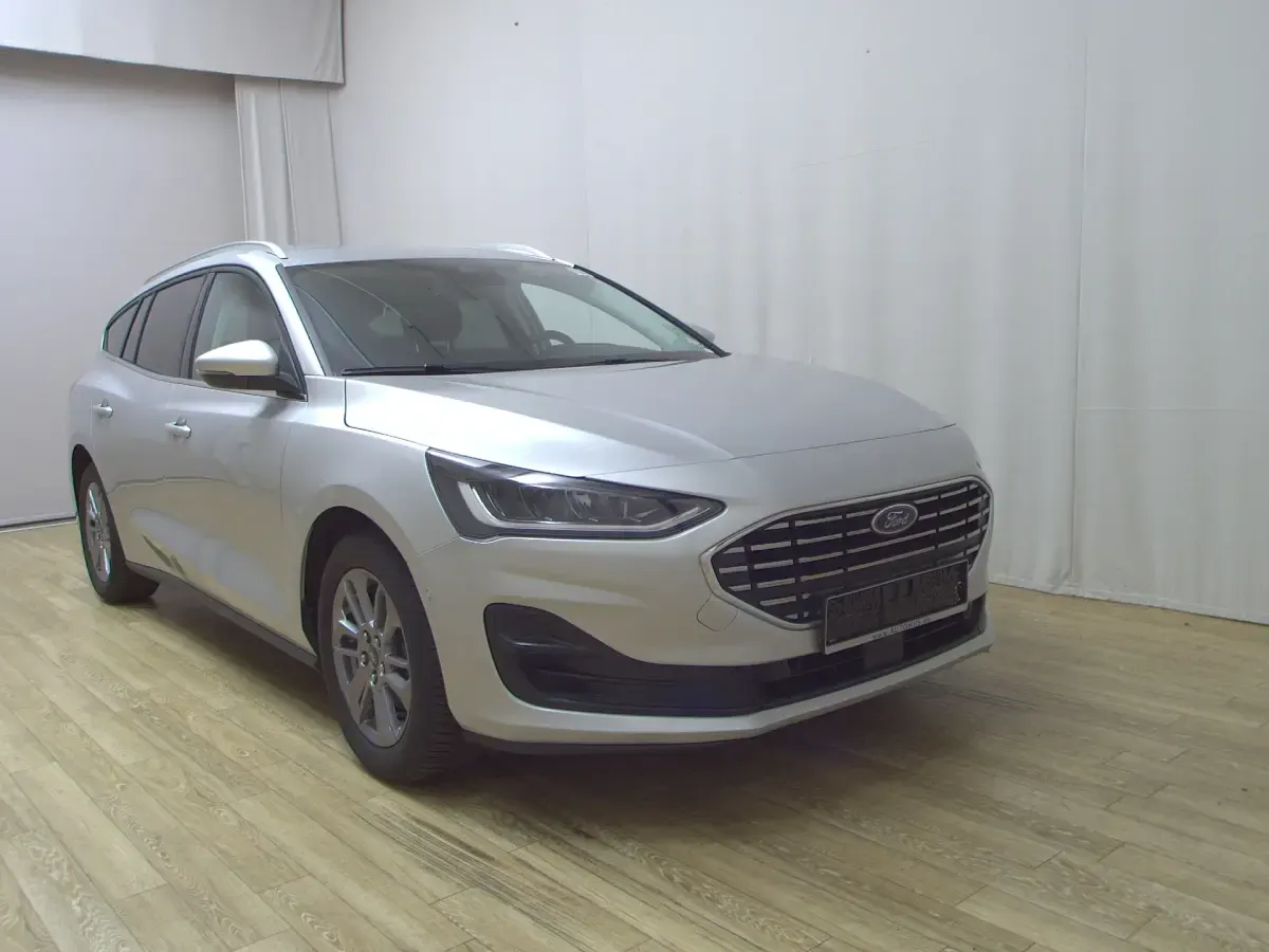 Usado Ford Focus Titanium X 116 CV (85 kW) 2023 Plateado Familiar