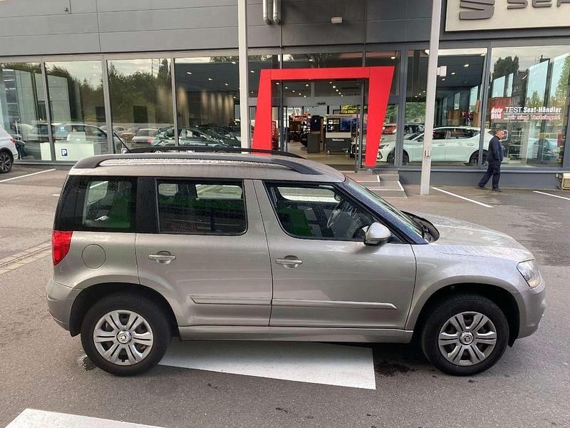 Gebraucht Skoda Yeti Active 105 PS (77 kW) 2015 Beige (metallic) SUV