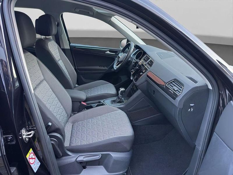 Gebraucht VW Tiguan Life 150 PS (110 kW) 2023 Schwarz SUV