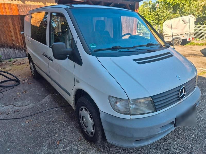 Weiß Gebraucht 2003 Mercedes Vito Van / Kleinbus | 4.799 € (Fairer Preis) - Bild 1/4