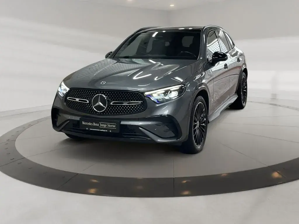 Gebraucht Mercedes GLC300 AMG 269 PS (197 kW) 2023 Metalliclack selenitgrau SUV