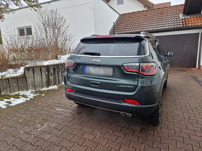 Gebraucht Jeep Compass 150 PS (110 kW) 2021 Grün SUV