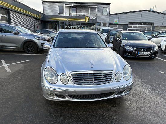 Gebraucht Mercedes E240 Elegance 177 PS (130 kW) 2003 Silber Limousine