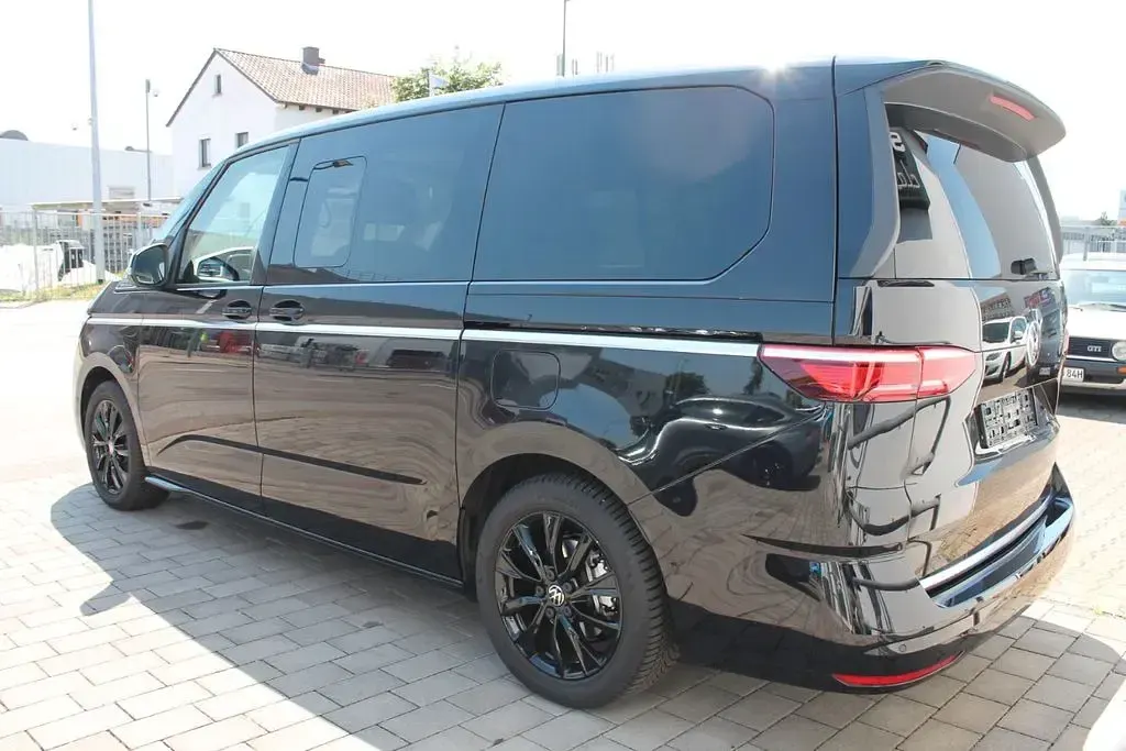 Gebraucht VW Multivan Highline 204 PS (150 kW) 2025 Schwarz Van / Kleinbus