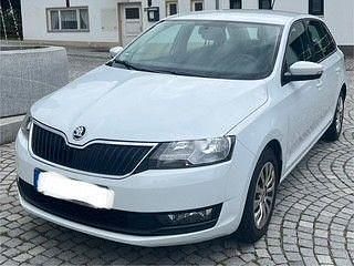 Weiß Gebraucht 2018 Skoda Rapid Ambition Limousine | 8.900 € (Fairer Preis) - Bild 1/4