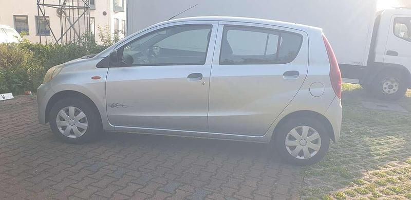 Gebraucht Daihatsu Cuore Plus 58 PS (42 kW) 2008 Silber Kleinwagen