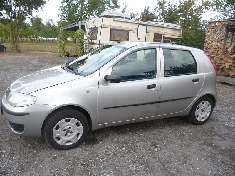 Silber Gebraucht 2003 Fiat Punto Active Kleinwagen | 1.990 € (Etwas zu teuer) - Bild 1/4