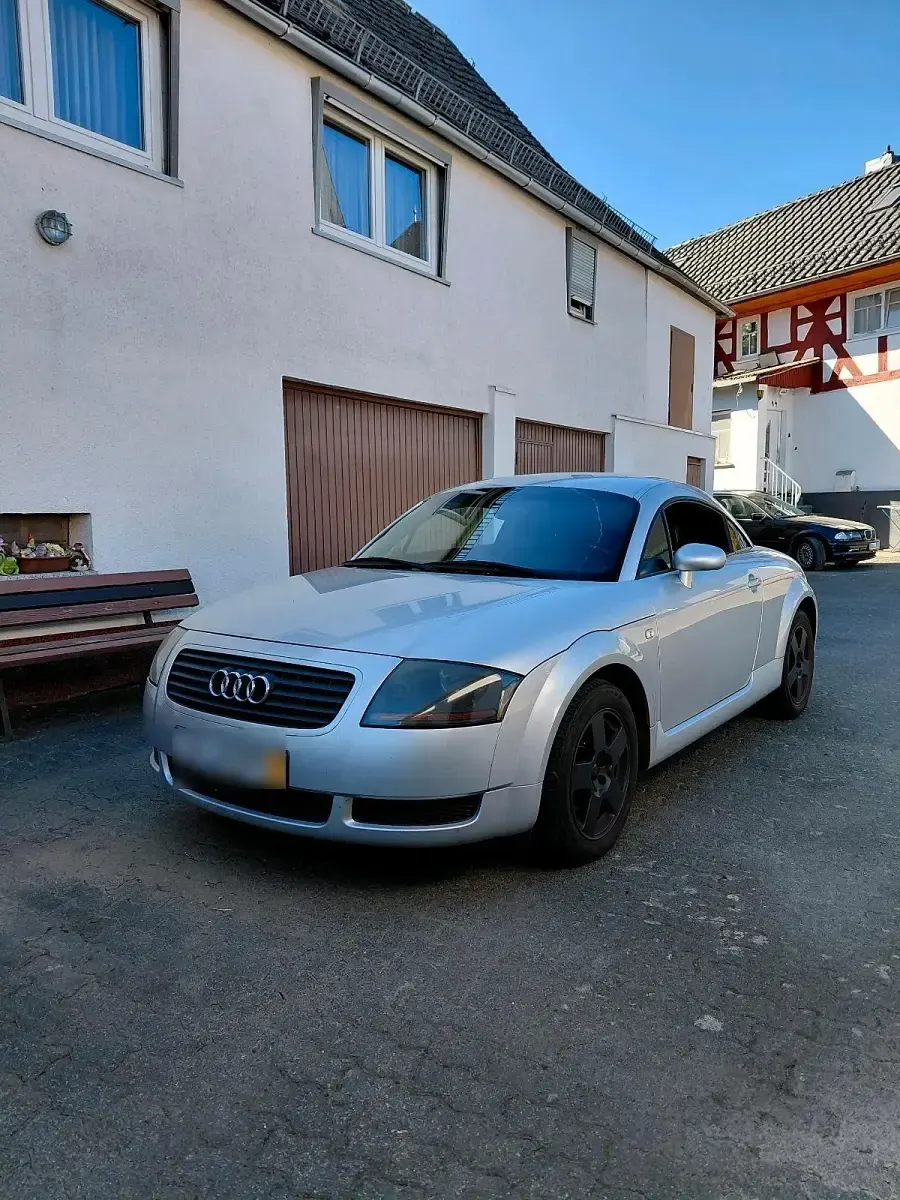 Second-hand Audi TT S-Line 180 CP (132 kW) 2000 Argintiu Coupe