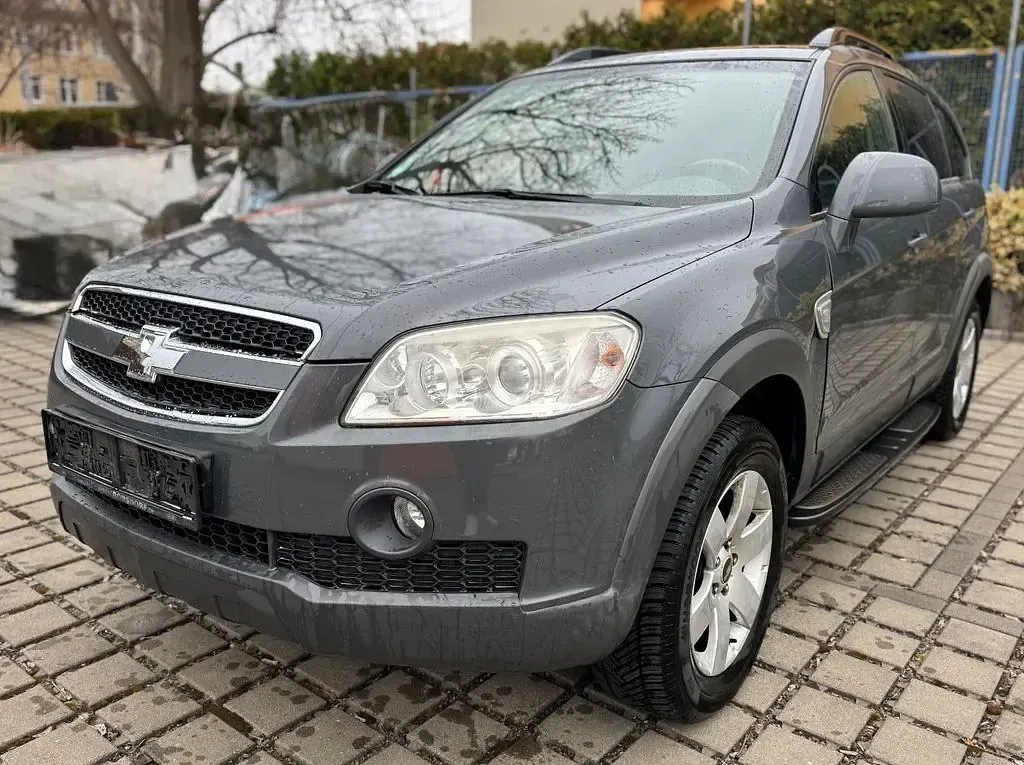Second-hand Chevrolet Captiva LS 136 CP (100 kW) 2011 Gri SUV
