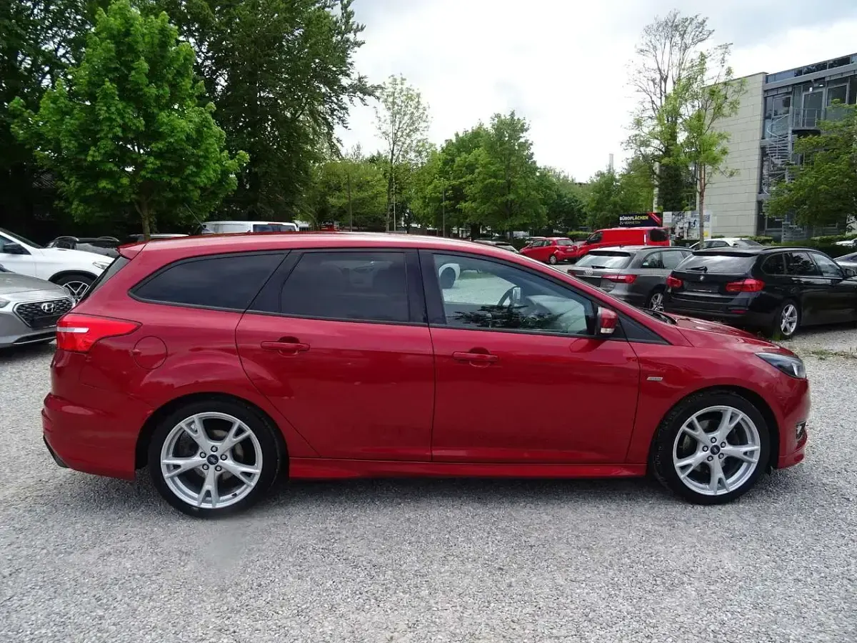 Używany Ford Focus ST-Line 150 KM (110 kW) 2017 Czerwony Kombi