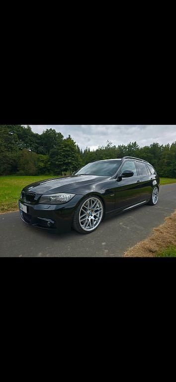 Schwarz Gebraucht 2009 BMW 330 Competition Edition Kombi | 12.990 € (Fairer Preis) - Bild 1/4