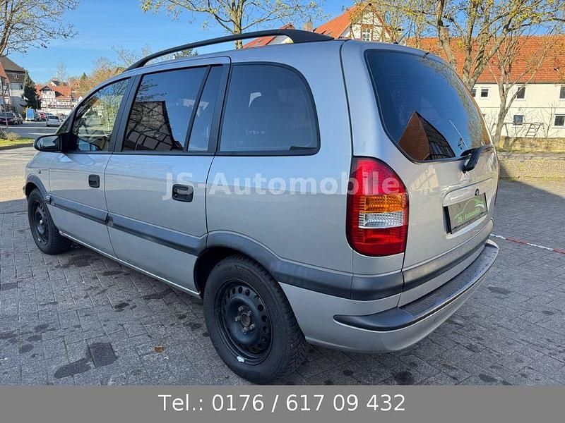 Gebraucht Opel Zafira Basis 125 PS (91 kW) 2001 Silber Van / Kleinbus