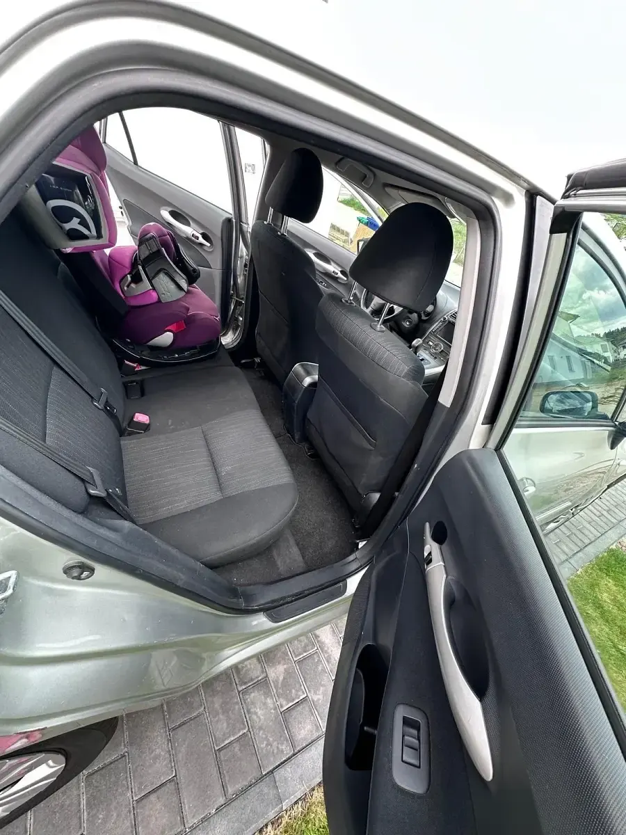 Gebraucht Toyota Auris 132 PS (97 kW) 2008 Silber Kleinwagen