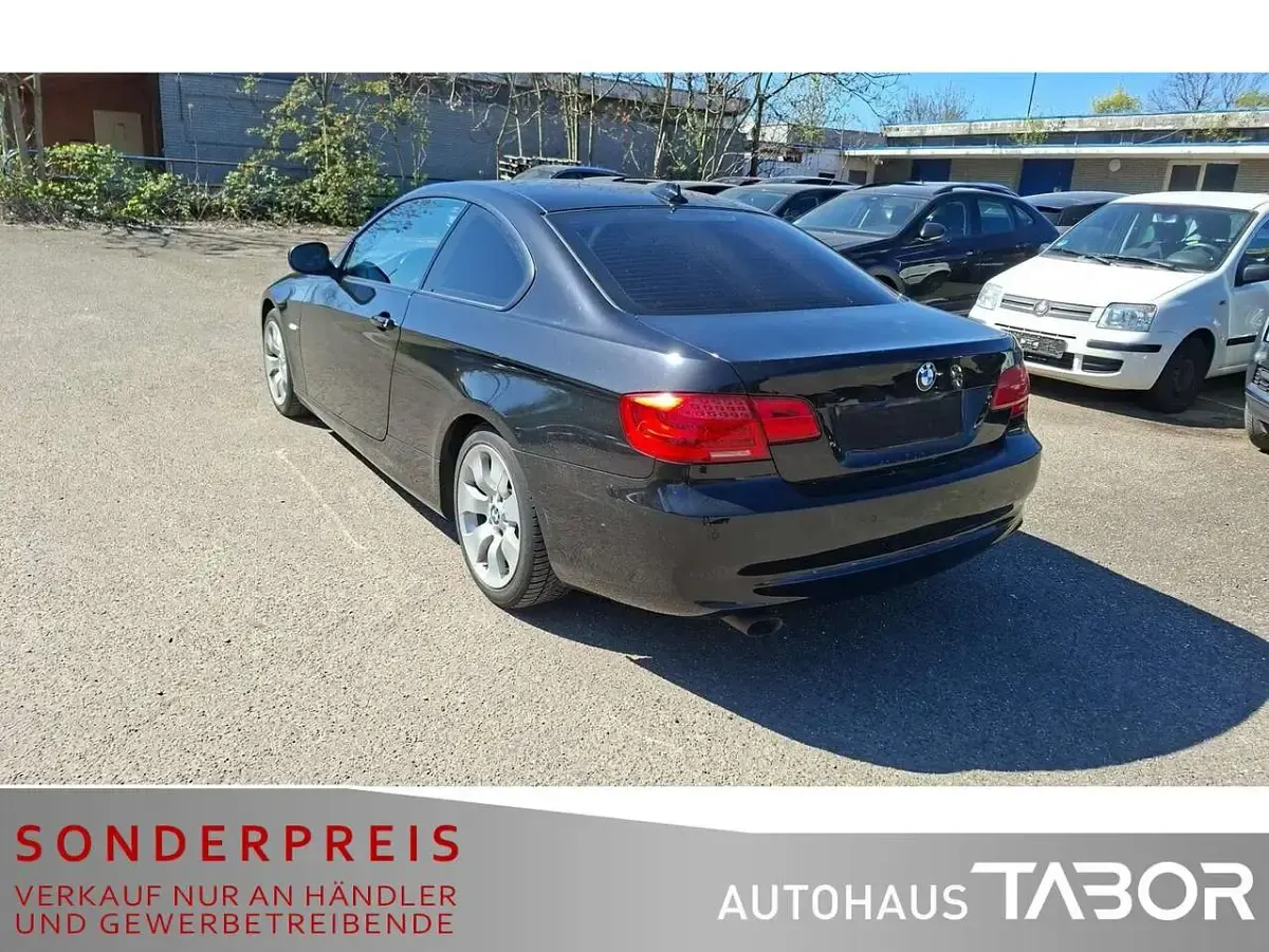 Gebraucht BMW 320 184 PS (135 kW) 2012 Saphirschwarz Coupé