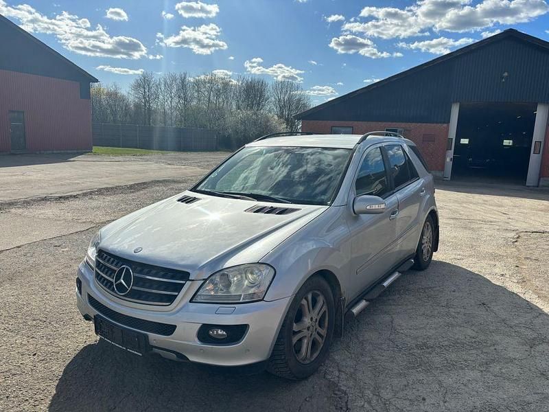 Gebraucht Mercedes ML320 224 PS (164 kW) 2007 Silber SUV