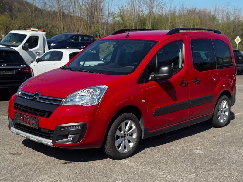 Rot Gebraucht 2018 Citroën Berlingo XTR Van / Kleinbus | 13.990 € (Etwas zu teuer) - Bild 1/4