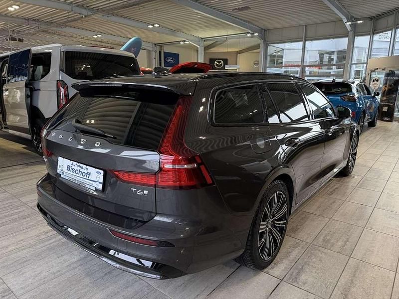 Gebraucht Volvo V60 Plus 349 PS (256 kW) 2025 Platinum grey Kombi