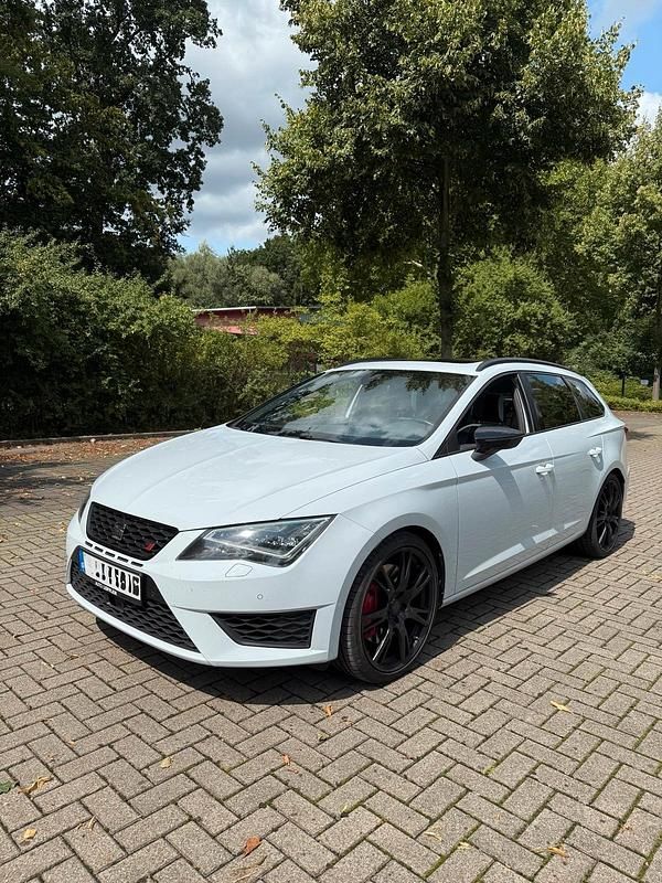 Weiß Gebraucht 2015 Cupra Leon Kombi | 13.950 € (Guter Preis) - Bild 1/4