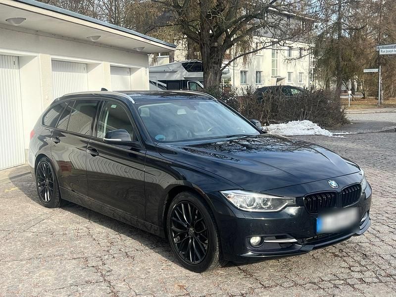 Gebraucht BMW 330 Sport Line 258 PS (189 kW) 2013 Schwarz Kombi