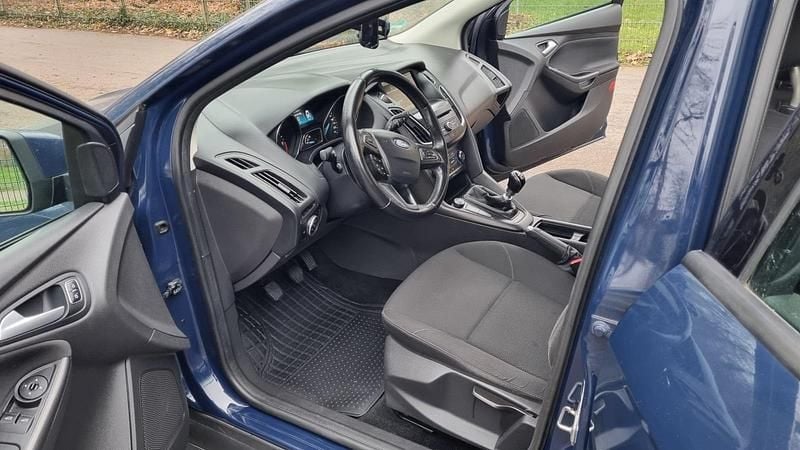 Gebraucht Ford Focus Trend 105 PS (77 kW) 2015 Blau Kombi