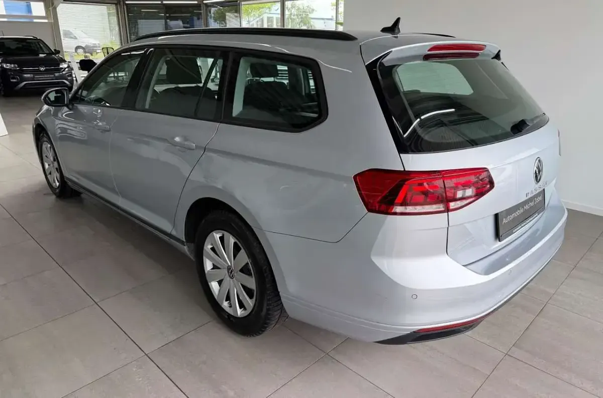 Gebraucht VW Passat 150 PS (110 kW) 2022 Scale silver metallic Kombi
