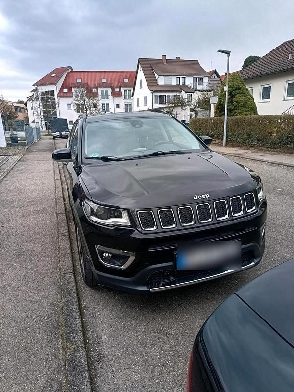 Gebraucht Jeep Compass Limited 140 PS (102 kW) 2017 Schwarz SUV