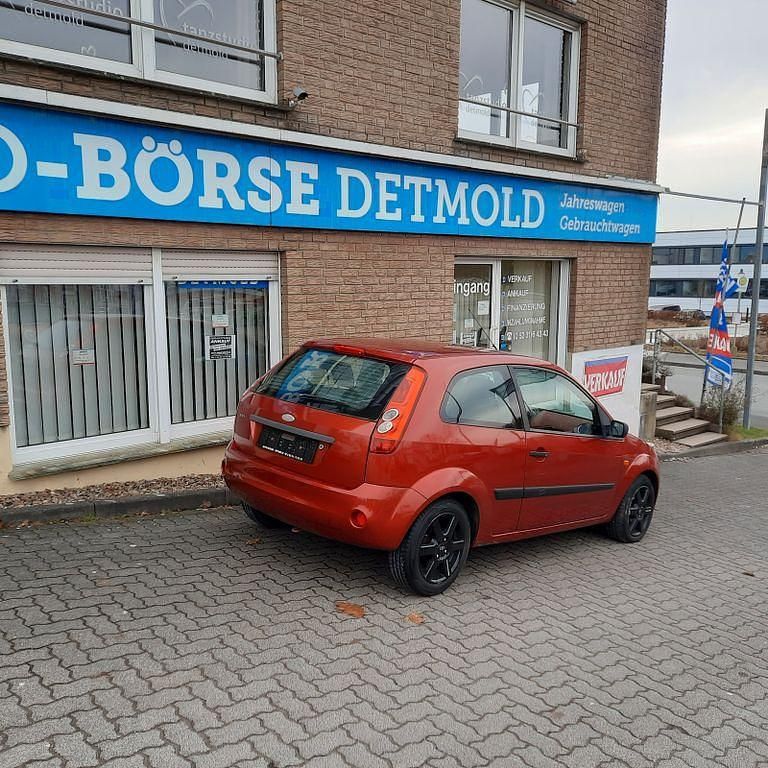 Gebraucht Ford Fiesta Ambiente 69 PS (50 kW) 2006 Orange Kleinwagen
