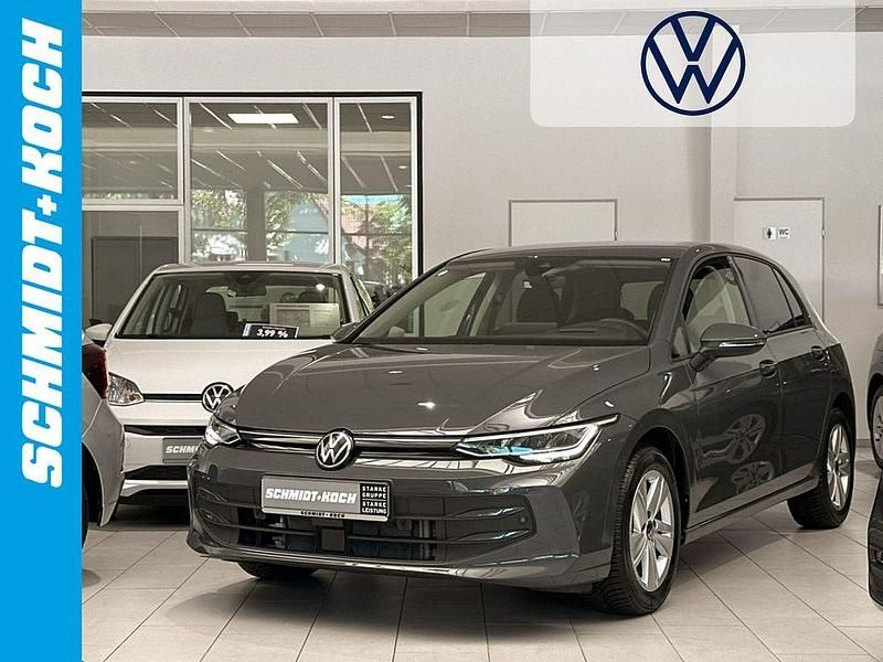 Grau Gebraucht 2024 VW Golf VIII Life Limousine | 25.850 € (Fairer Preis) - Bild 1/4