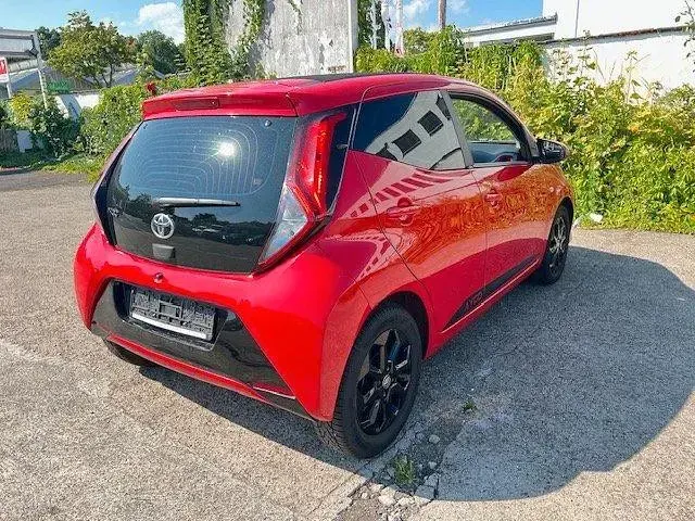 Gebraucht Toyota Aygo 72 PS (52 kW) 2018 Rot Kleinwagen