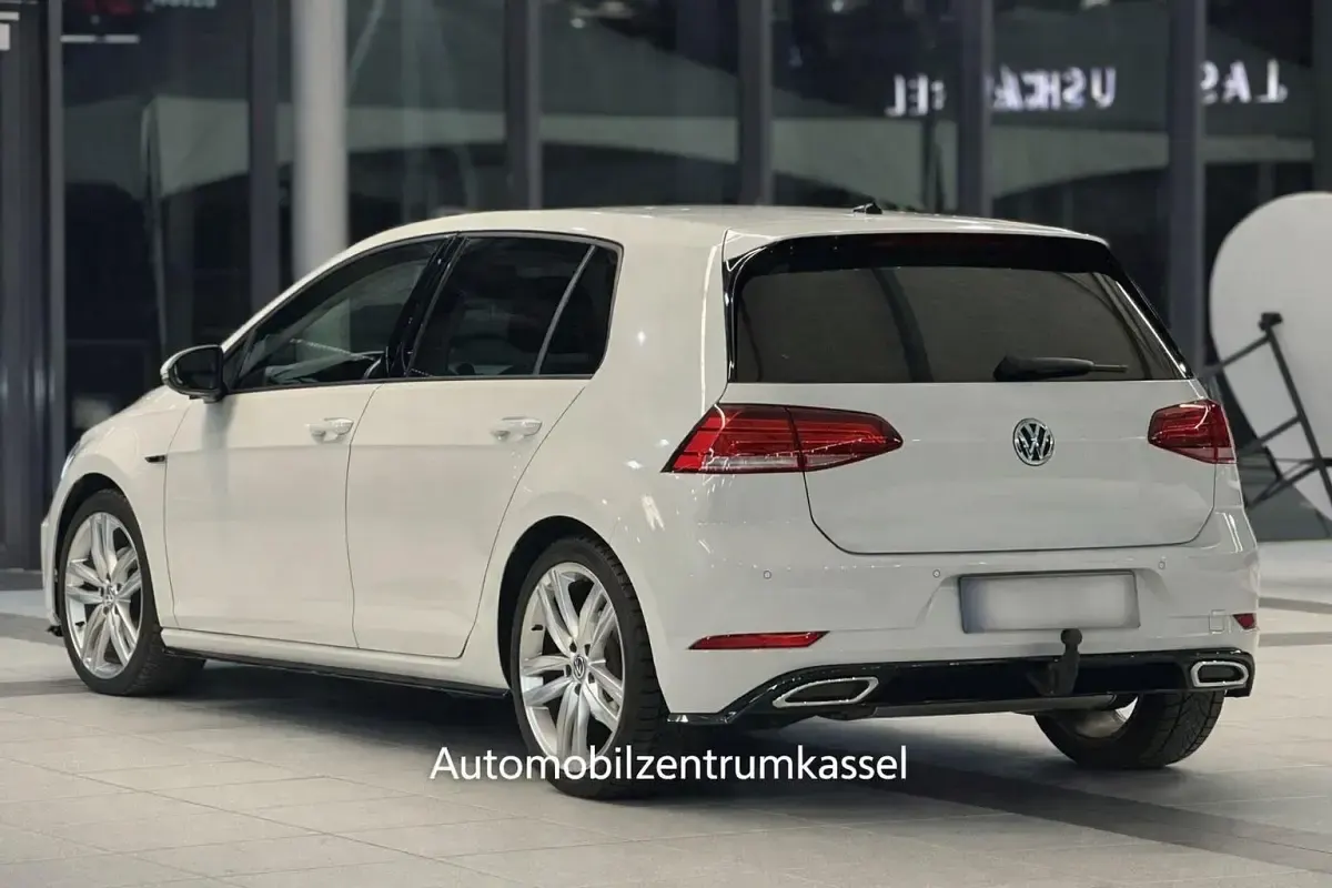 Gebraucht VW Golf VII Highline 150 PS (110 kW) 2019 Weiß Limousine