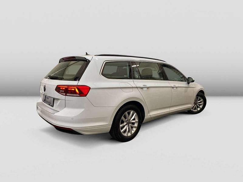 Gebraucht VW Passat Business 150 PS (110 kW) 2022 Weiß Kombi