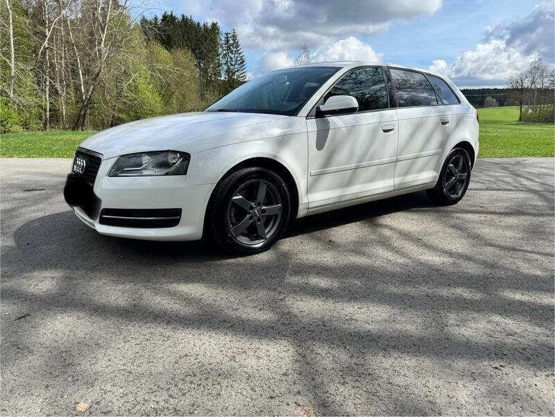 Weiß Gebraucht 2011 Audi A3 Sportback Kleinwagen | 6.999 € (Guter Preis) - Bild 1/4