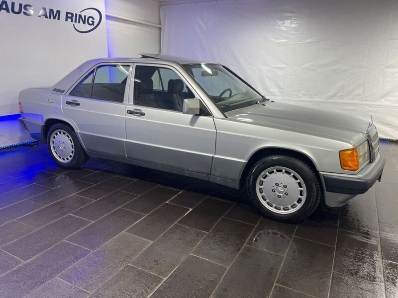 Gebraucht Mercedes 190 163 PS (119 kW) 1991 Brillantsilber metallic Limousine