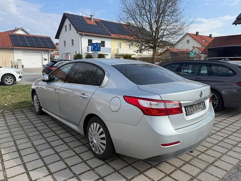 Gebraucht Renault Latitude Initiale Paris 140 PS (102 kW) 2011 Silber Limousine