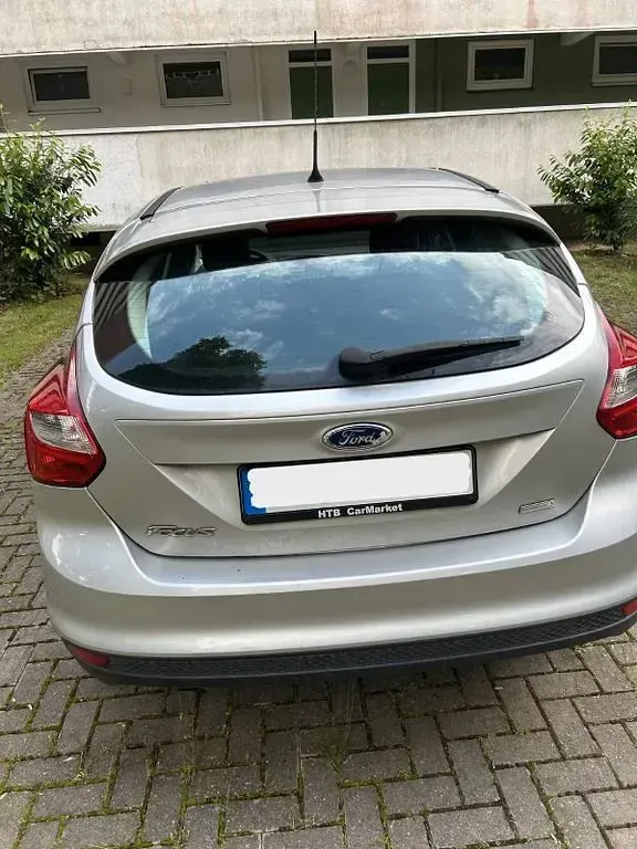 Gebraucht Ford Focus 101 PS (74 kW) 2014 Silber Limousine