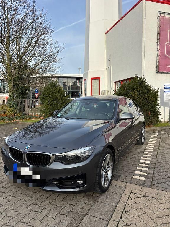 Grau Gebraucht 2019 BMW 320 Gran Turismo M Sport Limousine | 20.900 € (Fairer Preis) - Bild 1/4