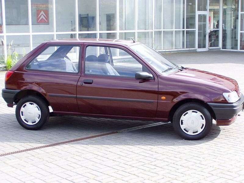 Kastanienbraun Gebraucht 1996 Ford Fiesta Kleinwagen | 1.200 € - Bild 1/4