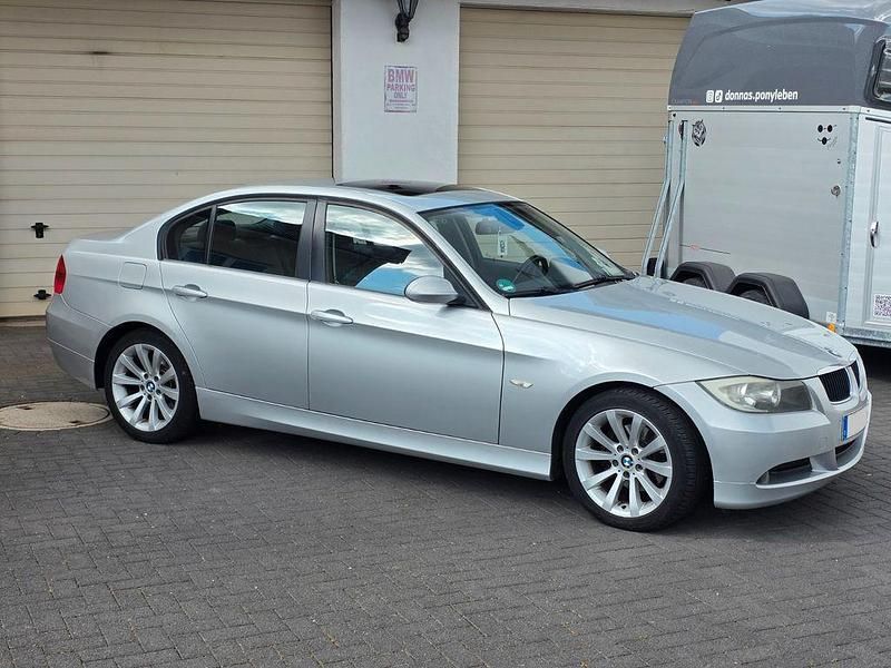 Silber Gebraucht 2008 BMW 320 Advantage Limousine | 6.500 € (Fairer Preis) - Bild 1/4