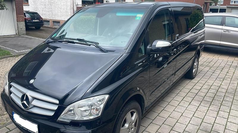 Schwarz Gebraucht 2010 Mercedes Viano Van / Kleinbus | 14.400 € (Fairer Preis) - Bild 1/4