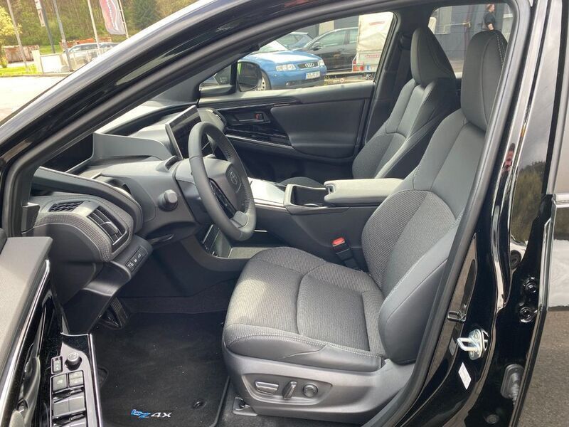 Gebraucht Toyota bZ4X 150 kW (204 PS) 2024 Onyxschwarz SUV