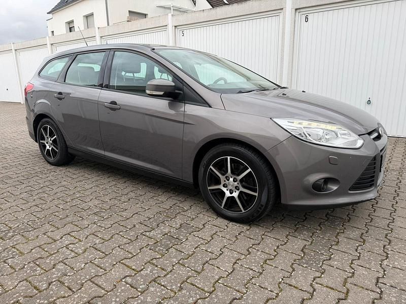 Gebraucht Ford Focus Trend 116 PS (85 kW) 2014 Braun Kombi