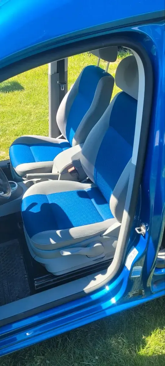 Second-hand VW Caddy Maxi 105 CP (77 kW) 2009 Albastru Monovolum