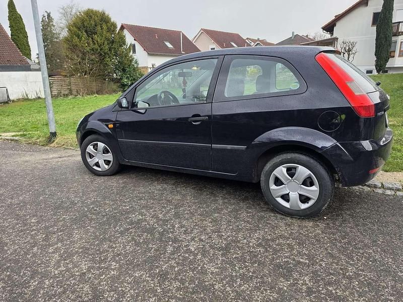 Gebraucht Ford Fiesta Ambiente 69 PS (50 kW) 2005 Kleinwagen