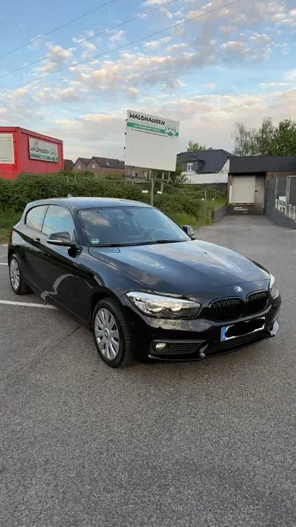 Second-hand BMW 116 Advantage 116 CP (85 kW) 2017 Negru Hatchback