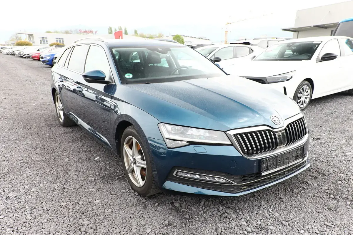 Gebraucht Skoda Superb Style 190 PS (139 kW) 2023 Blau metallic Kombi
