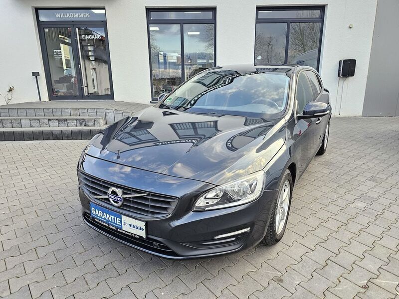 Grau Gebraucht 2016 Volvo V60 Business Edition Kombi | 9.990 € (Etwas zu teuer) - Bild 1/4