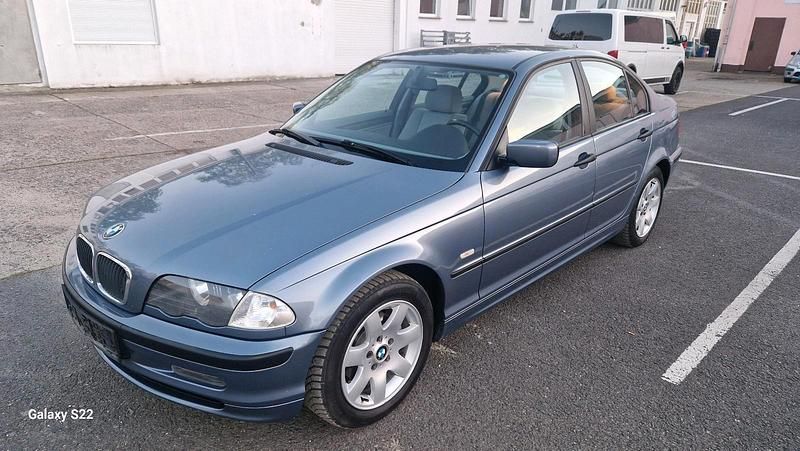 Blau Gebraucht 2000 BMW 318 Limousine | 2.500 € - Bild 1/4