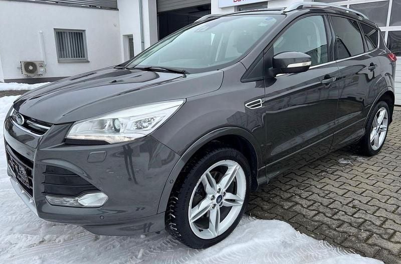Gebraucht Ford Kuga Titanium 179 PS (131 kW) 2016 Grau SUV