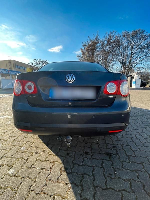 Gebraucht VW Jetta 150 PS (110 kW) 2006 Blau Limousine